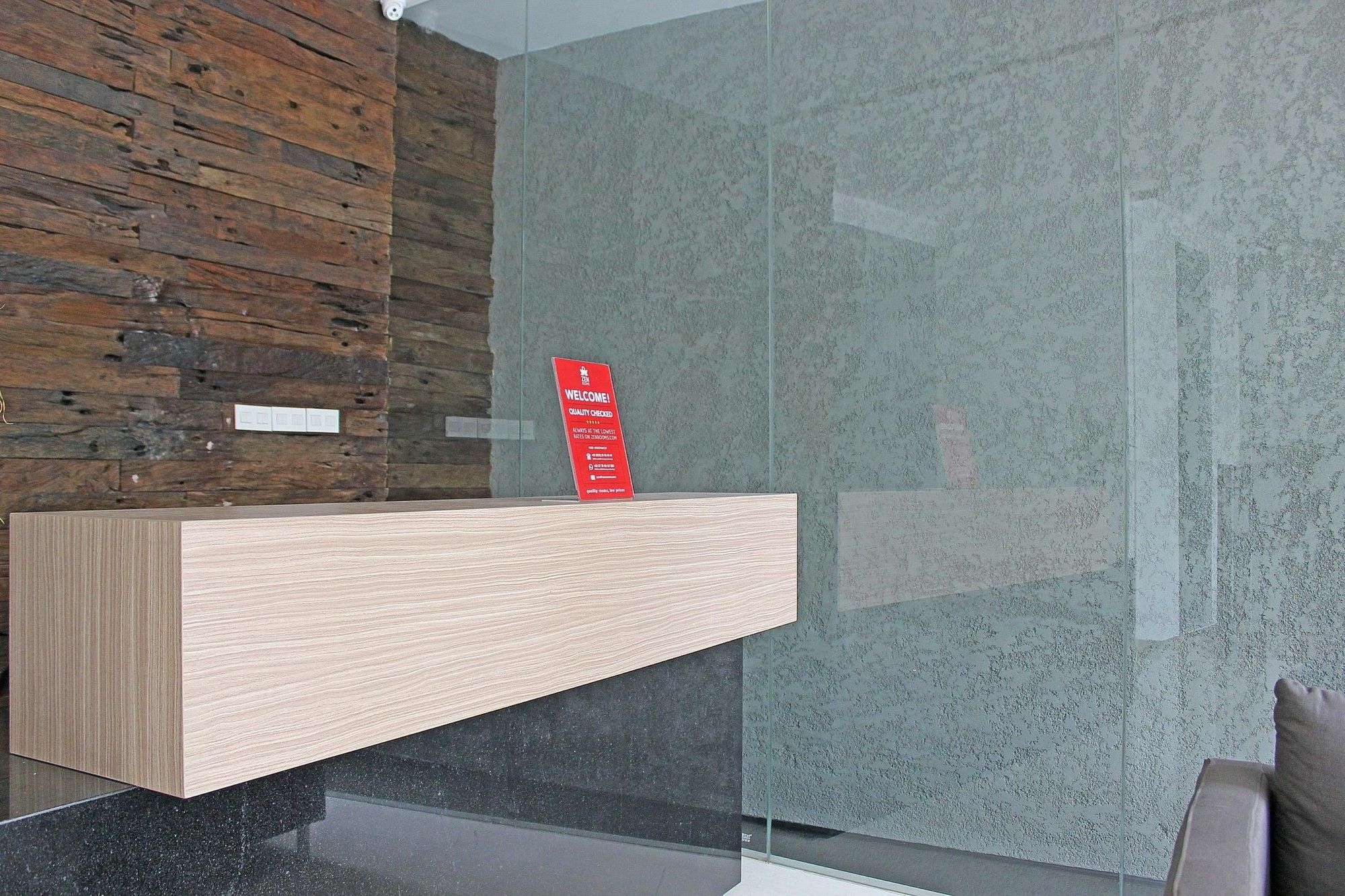 Hotel Zen Premium Sampoerna Strategic Square Yakarta Exterior foto