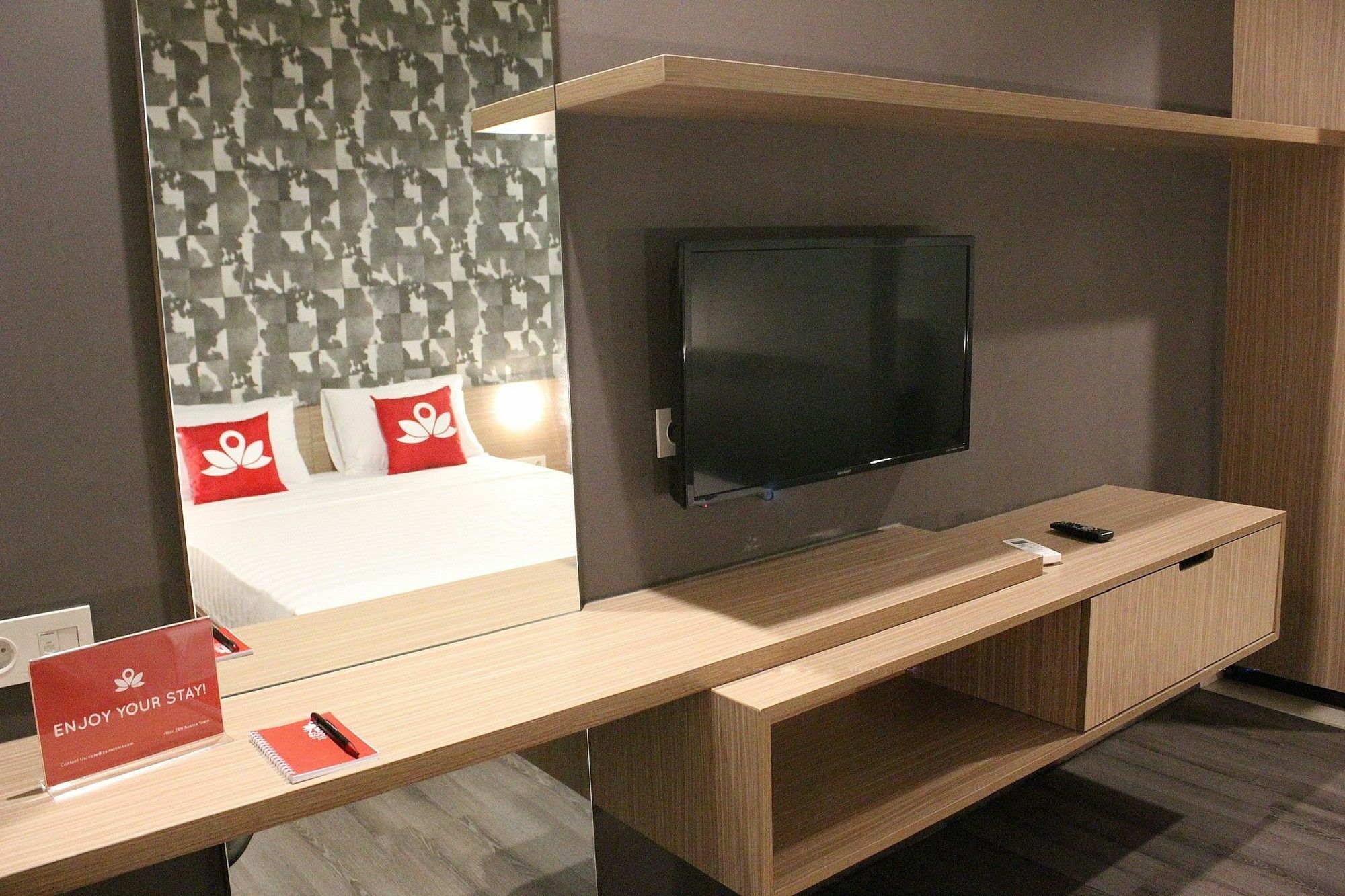 Hotel Zen Premium Sampoerna Strategic Square Yakarta Exterior foto